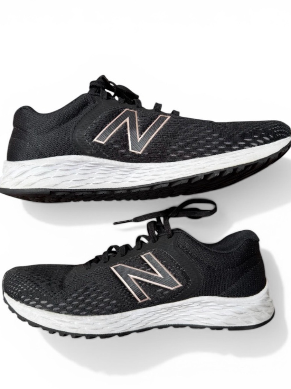 New Balance Women's Fresh Foam Arishi V2 Black w/ Rose Gold Running. EUC, Size 9